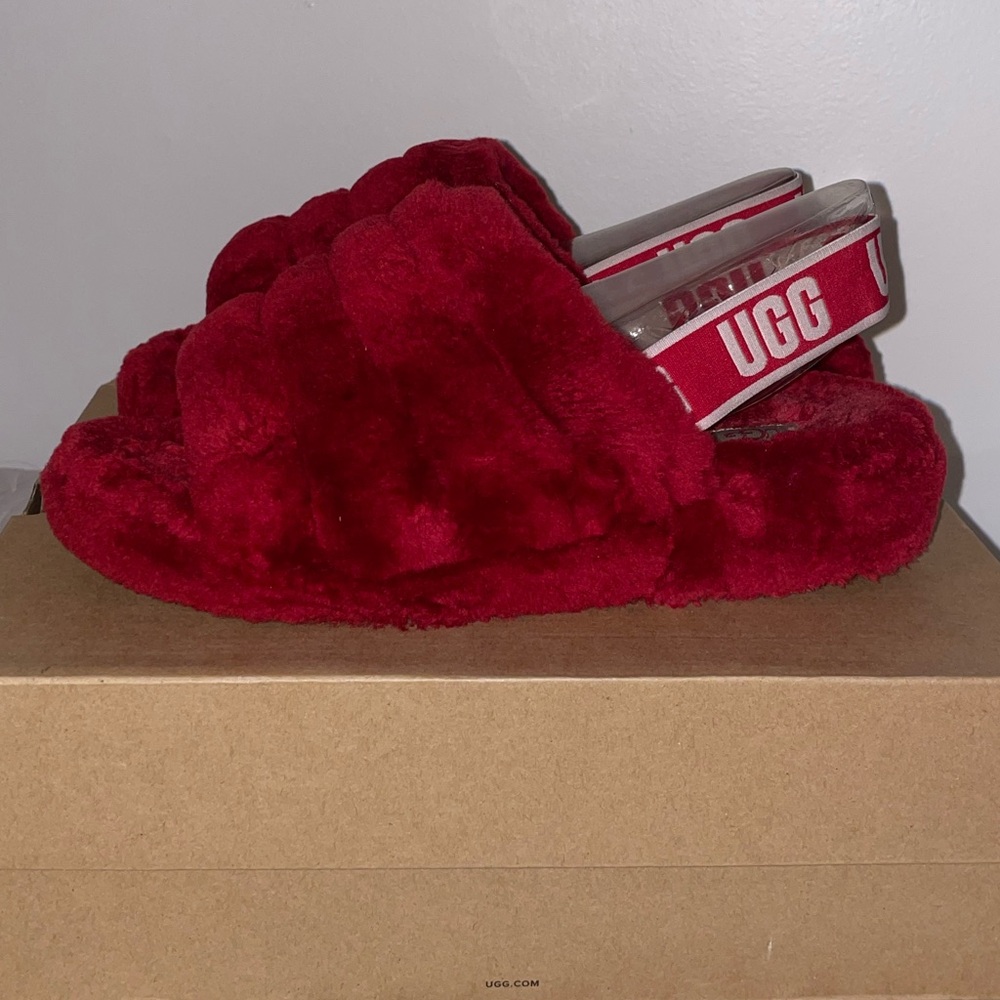 Women’s UGG Red Fluff Yeah Slides size 10